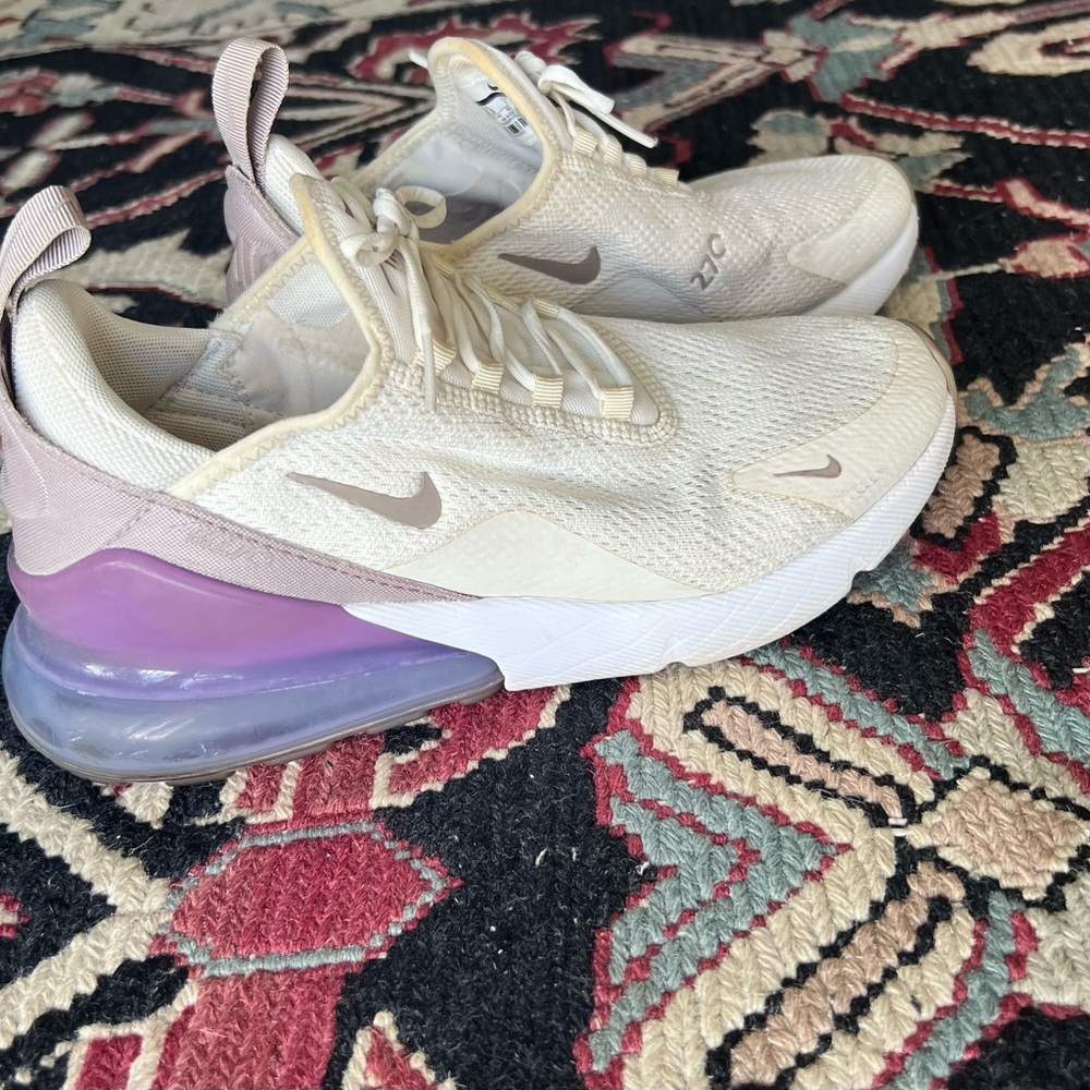 Nike 270s